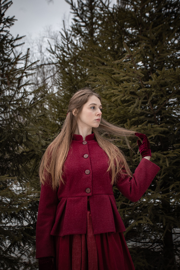 Пальтовый жакет бордово-винного цвета