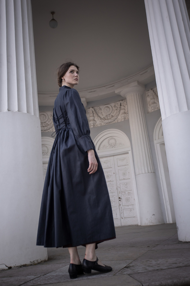 Льняное платье-пальто черное со шнуровкой