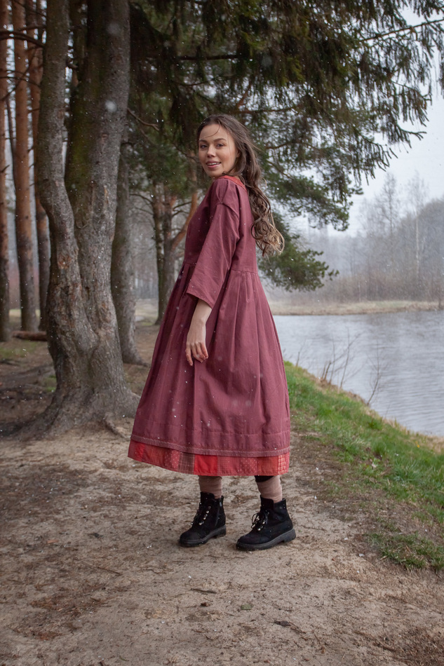 Платье бордовое с лоскутным декором и вышивкой. Единственный экземпляр. Коллекция "Хюгге" №49