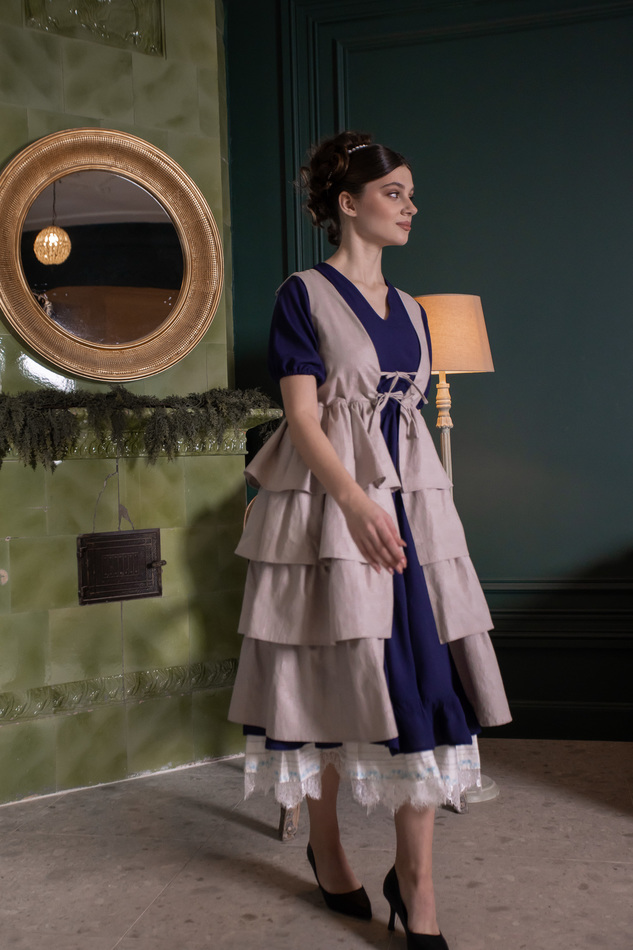 Жилет-сюртук с многослойными оборками.