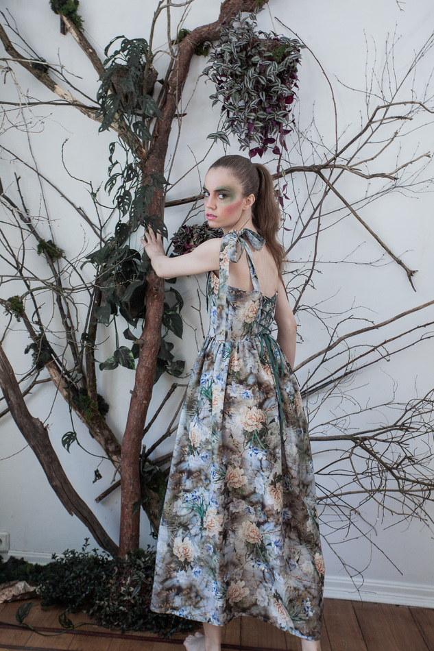 Платье-сарафан из льна на корсетной шнуровке с цветочным принтом. Коллекция "Летние акварели".