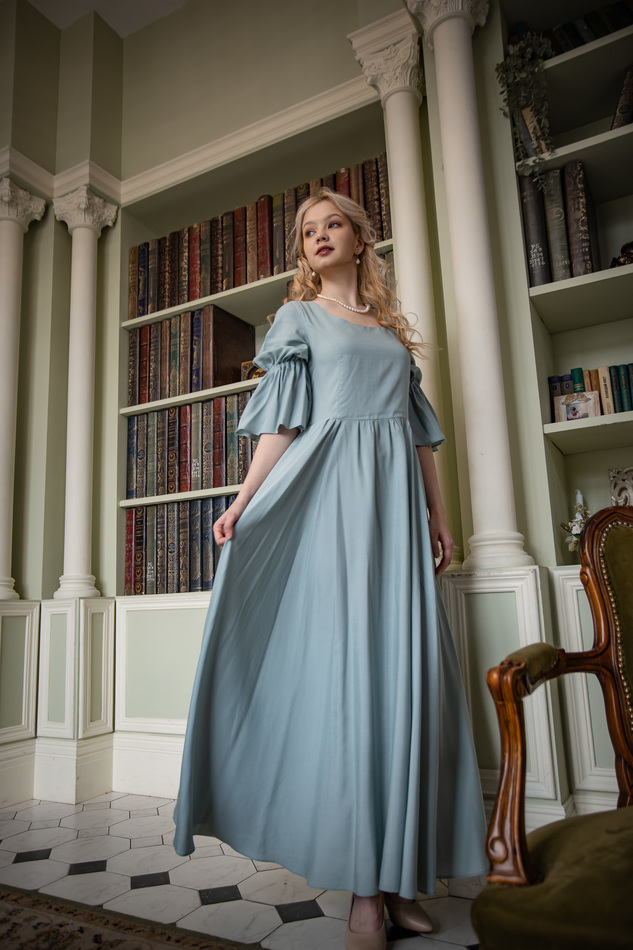 Платье летящее длинное нежно-бирюзового цвета с круглым вырезом и съемными рукавами