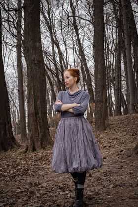 Юбка-баллон из серого жатого хлопка.