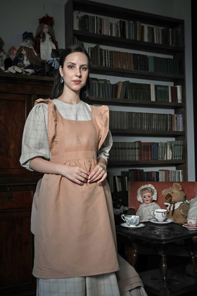 Льняной фартук нежно-абрикосового цвета