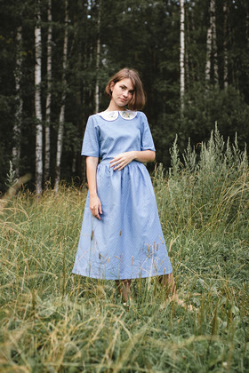 Платье с вышитым воротничком голубое. Коллекция "Хюгге" №12
