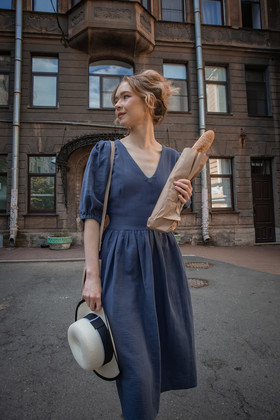 Платье из серо-синего муслина